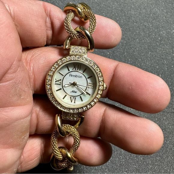Armitron Now Ladies Quartz Watch Gold Tone MOP Dial Diamon Accents Working - Picture 1 of 7